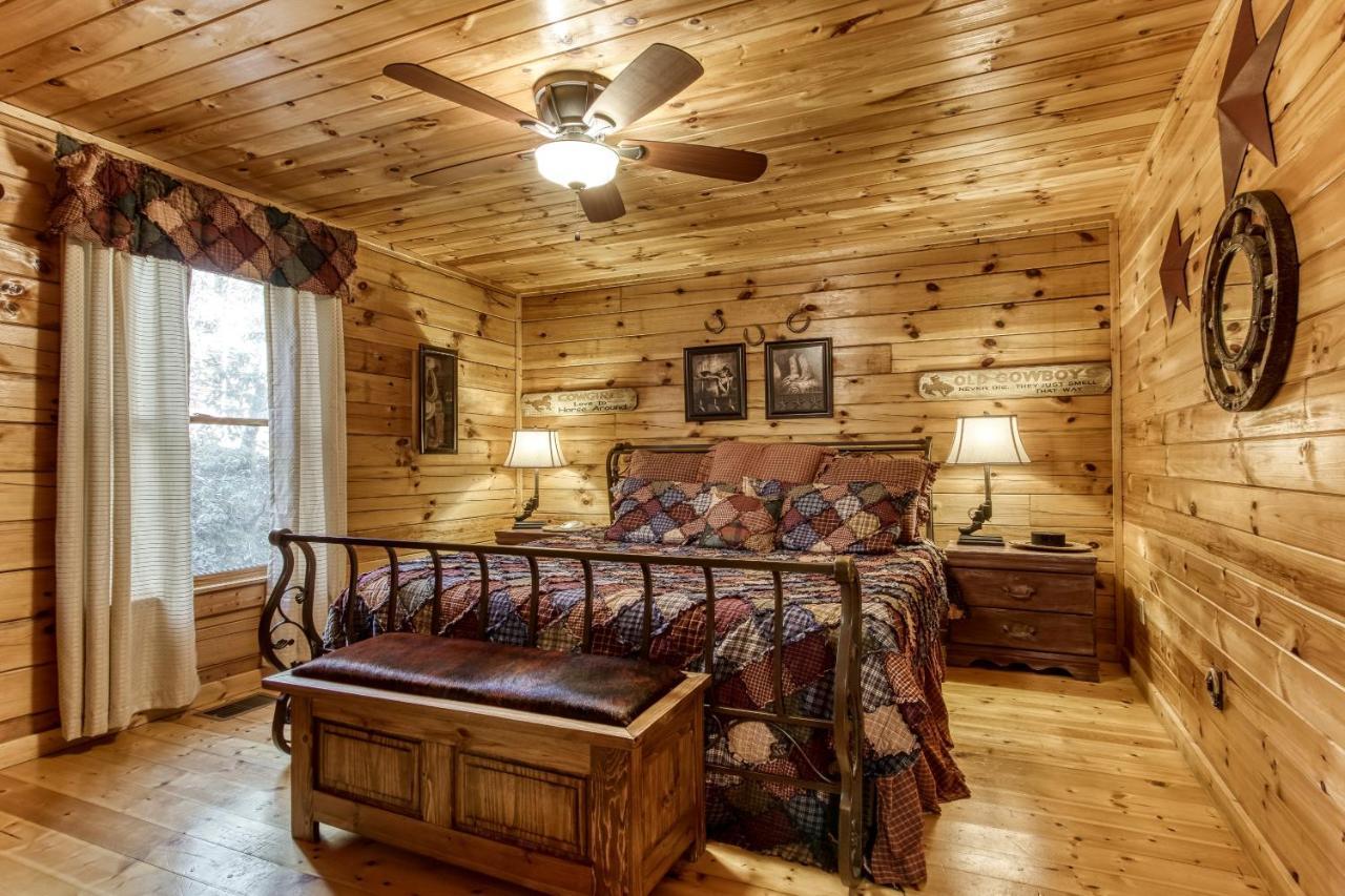 Magical Moments, Hot Tub, Wifi, 1089 Free Tickets Each Paid Day, Dollywood And More Gatlinburg Exterior photo