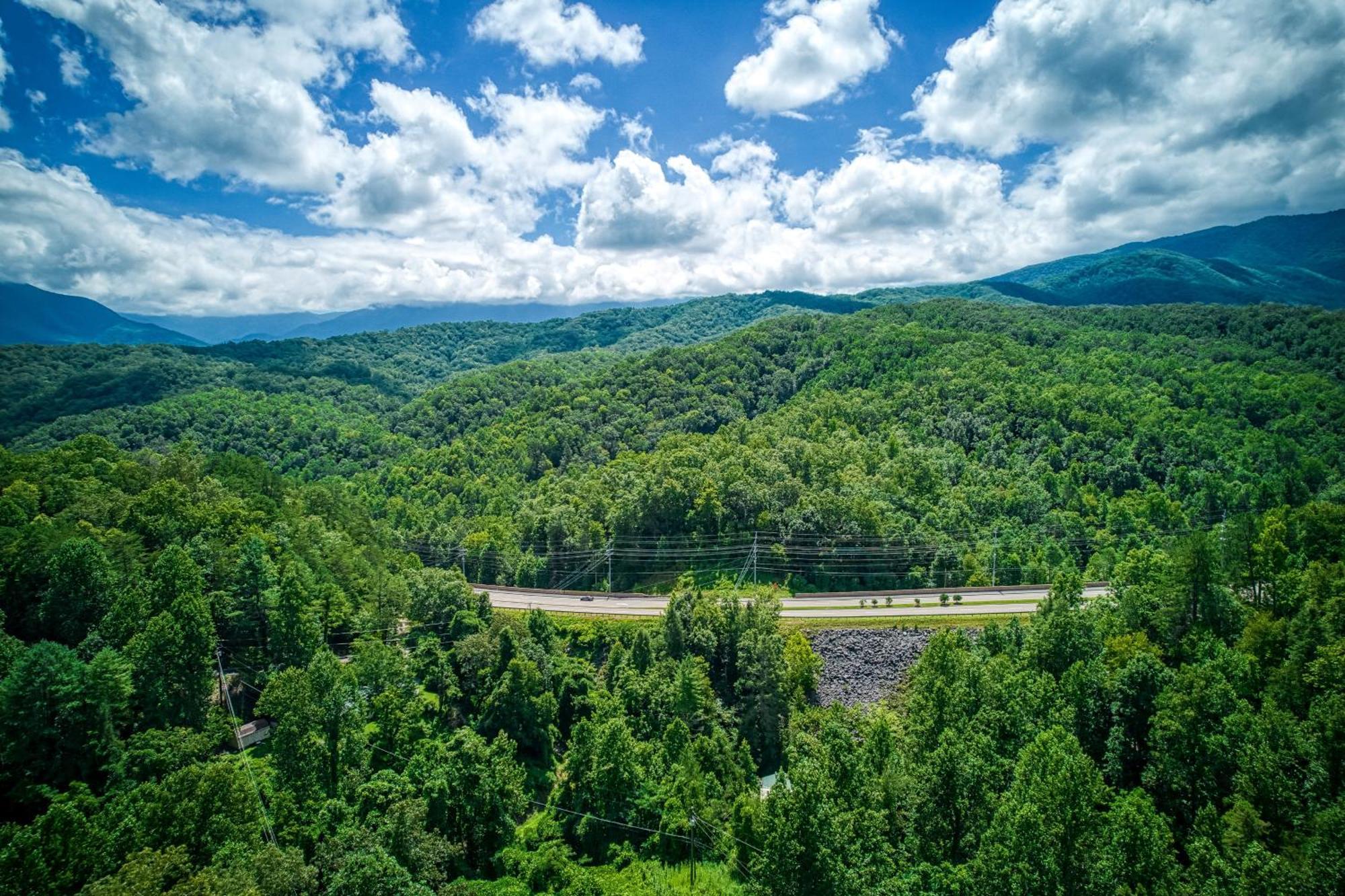 Magical Moments, Hot Tub, Wifi, 1089 Free Tickets Each Paid Day, Dollywood And More Gatlinburg Exterior photo